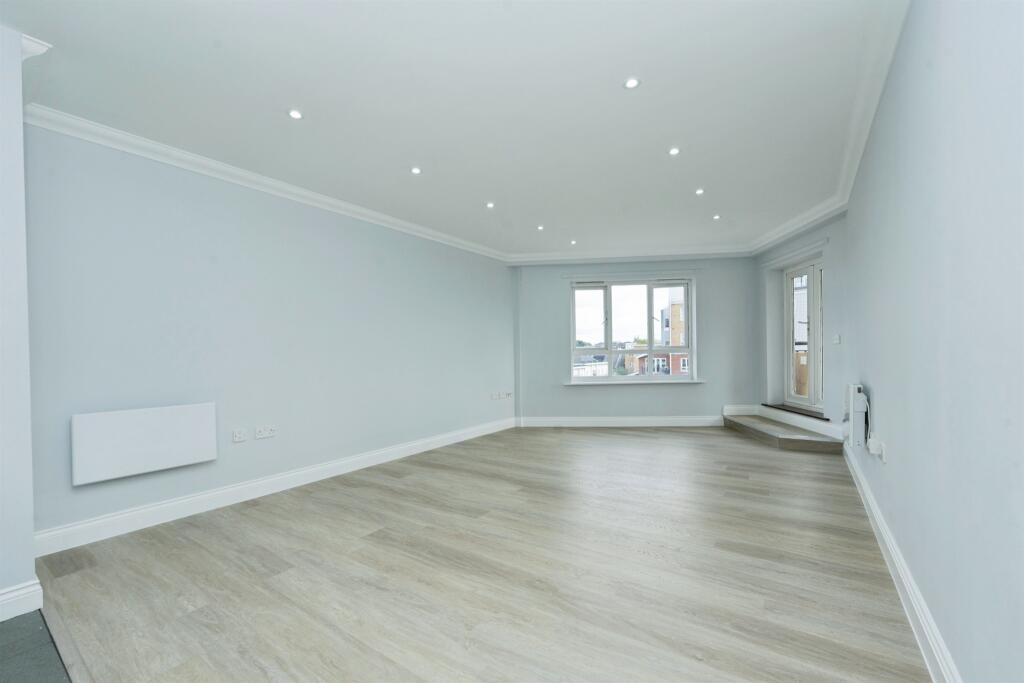 Apartment in Watford - View 2