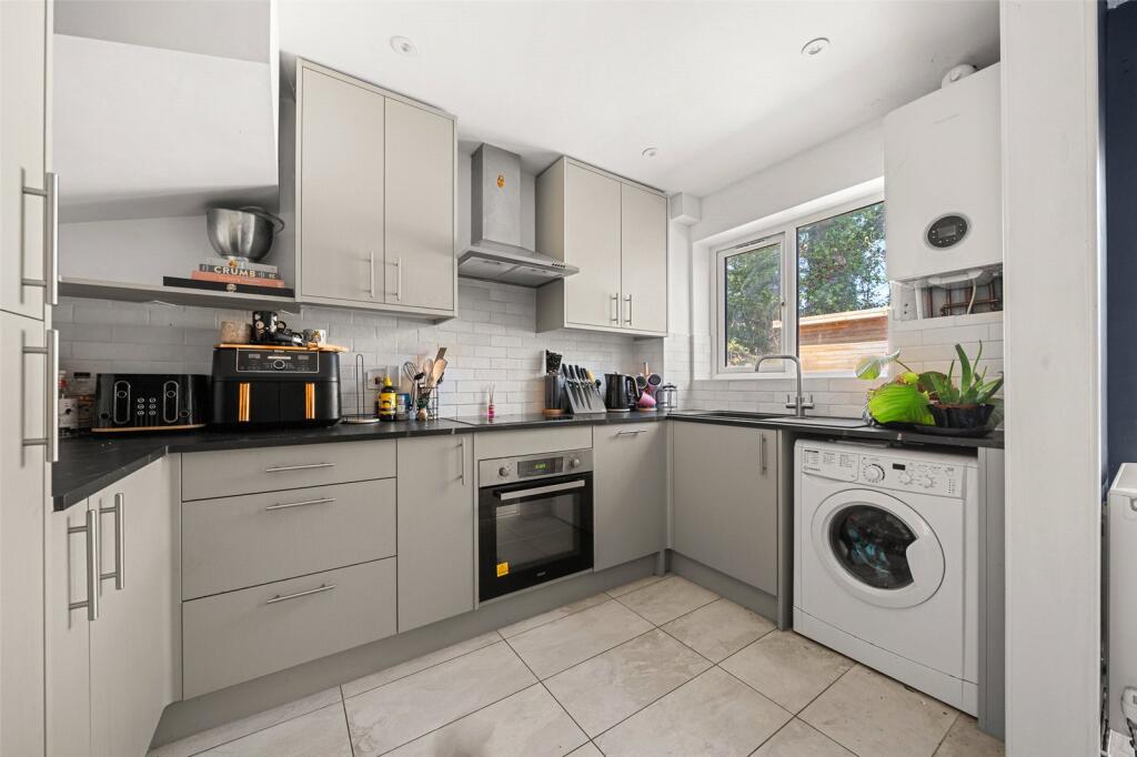 House in Wokingham - View 5
