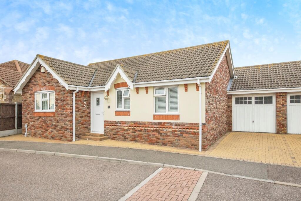 2-bed detached on Bramble Way, Clacton-On-Sea, £300,000