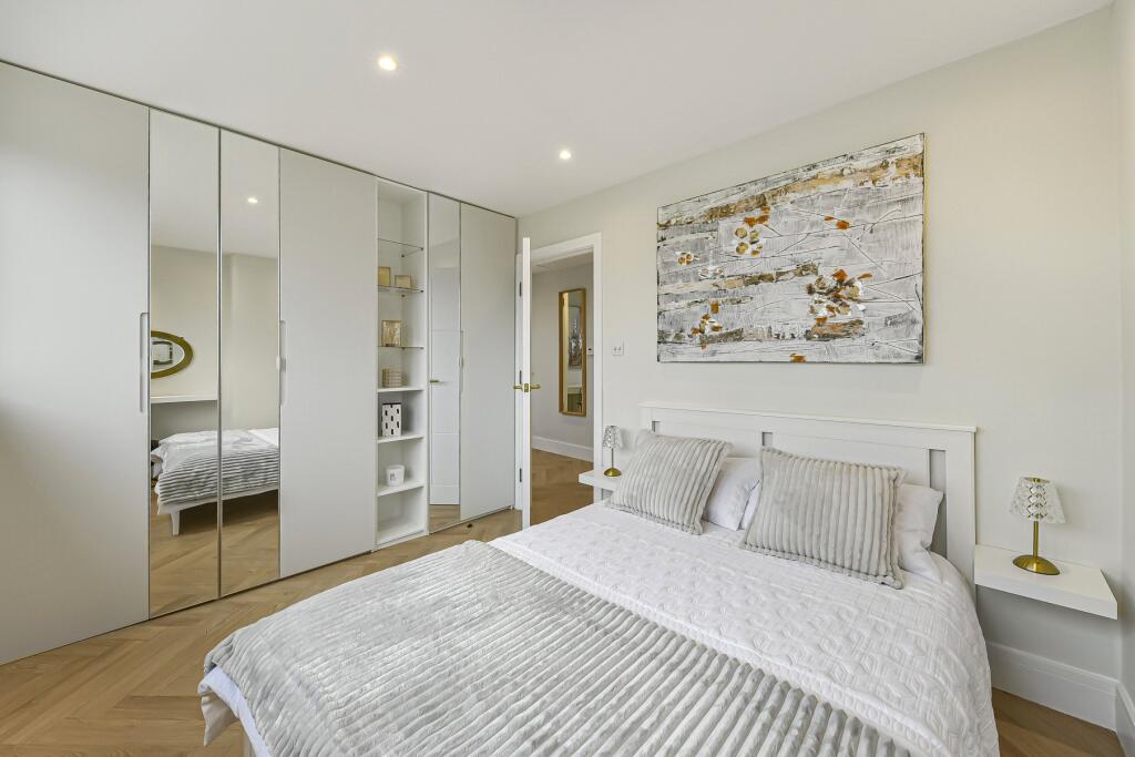 Apartment in London - More