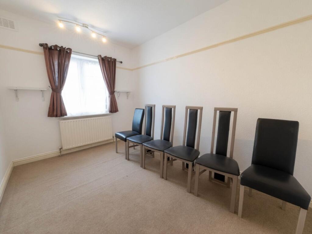 Apartment in Watford - More