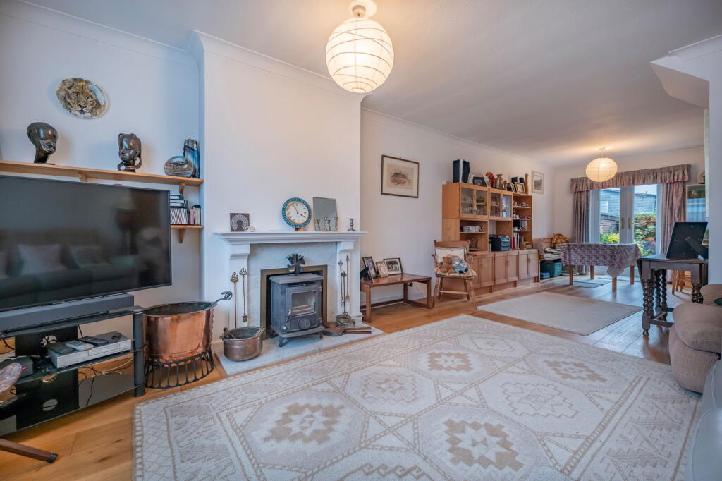 Leneda Drive, Tunbridge Wells, TN2 5RJ photo 2