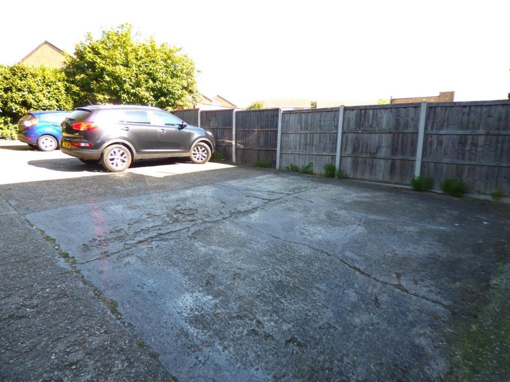 Apartment in Belvedere, Lessness Heath - More