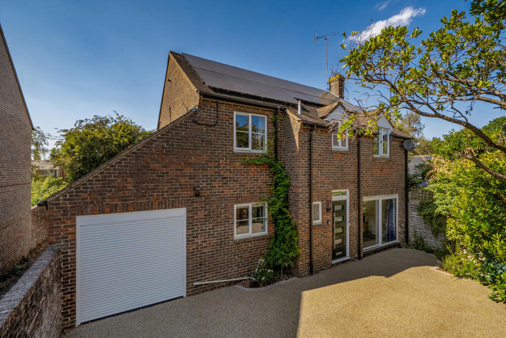 Folly Green, Woodcote, Reading, Oxfordshire, RG8