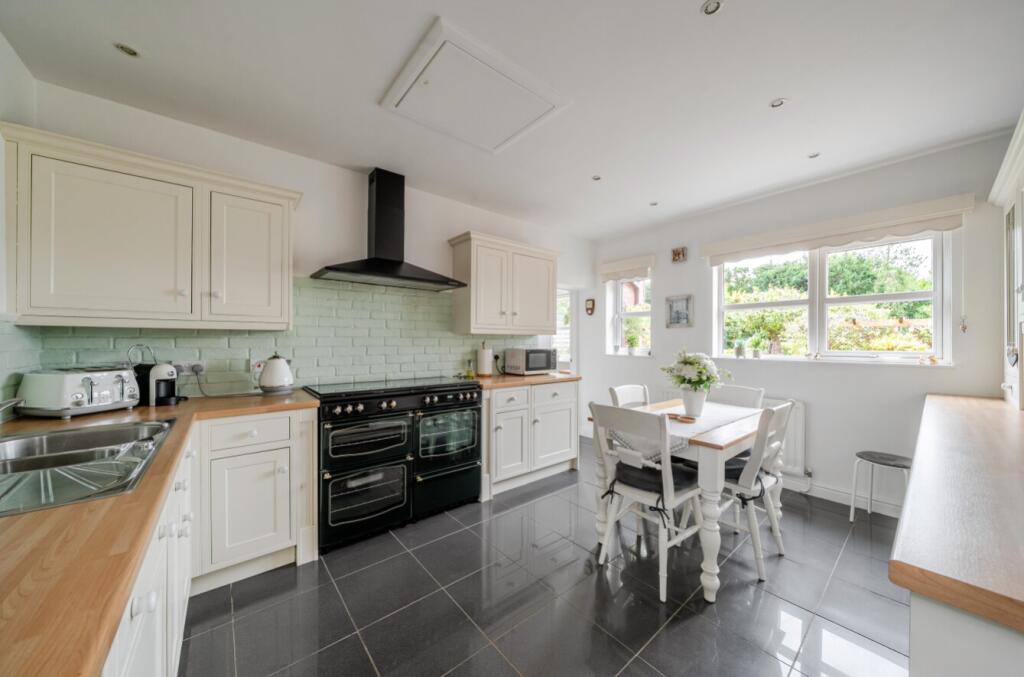 House in Nottingham, Wollaton Vale - View 2