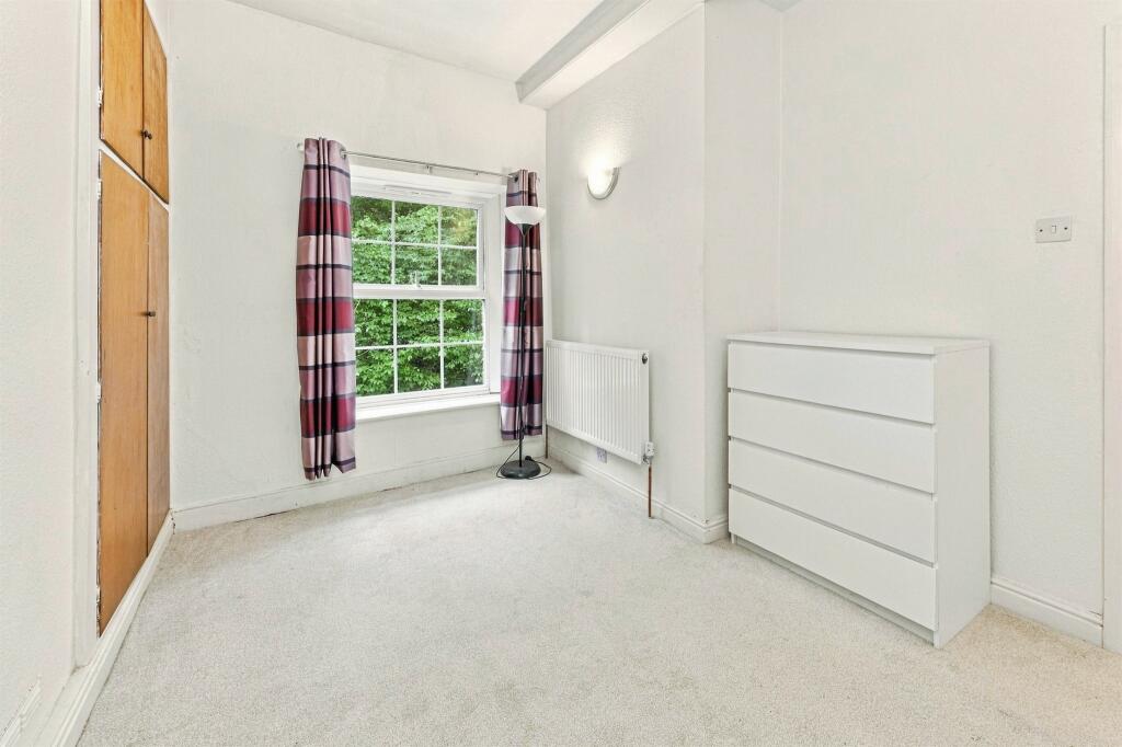 House in Huddersfield - View 4