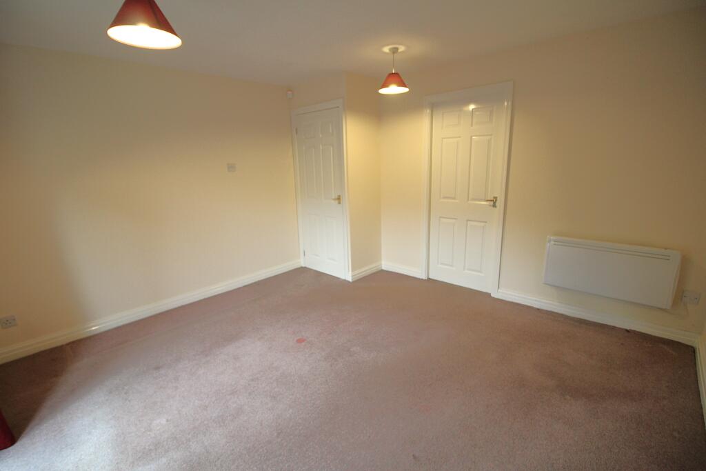 Carrbrook Drive, Royton, OL2 photo 3