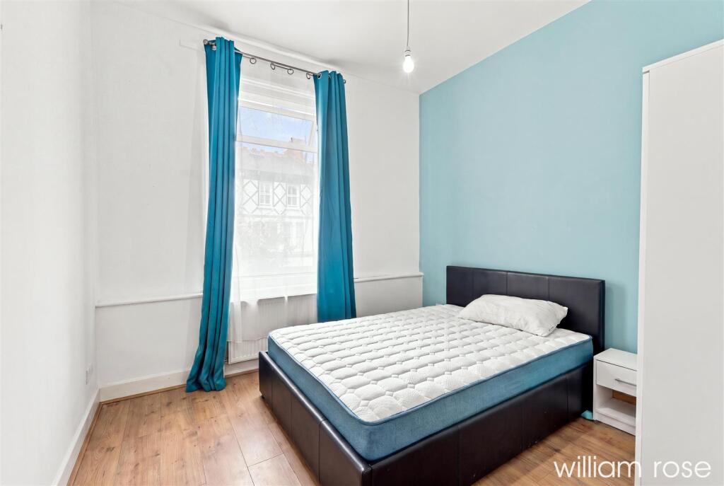 Apartment in London, South Woodford - More