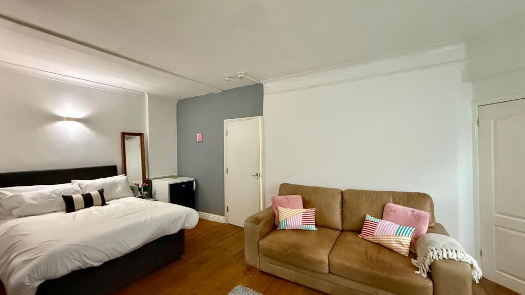 Apartment in Hove - View 4