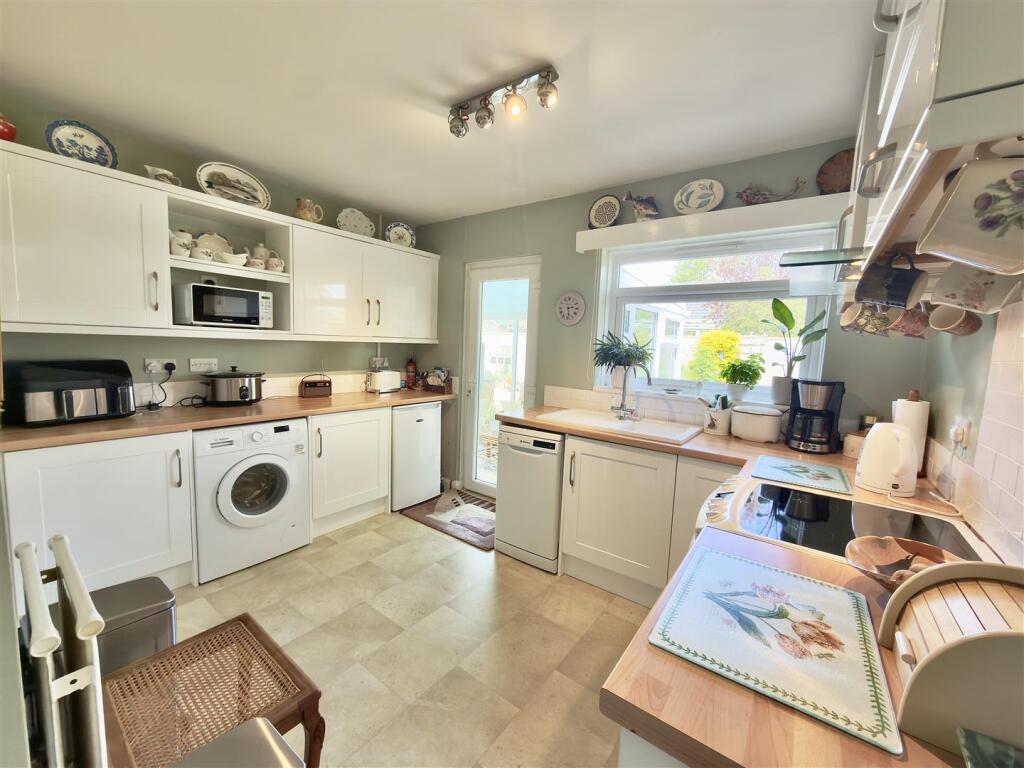 Flints Close, Frome photo 4