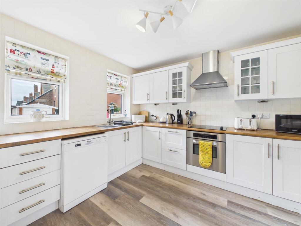 Apartment in Newcastle upon Tyne - View 4