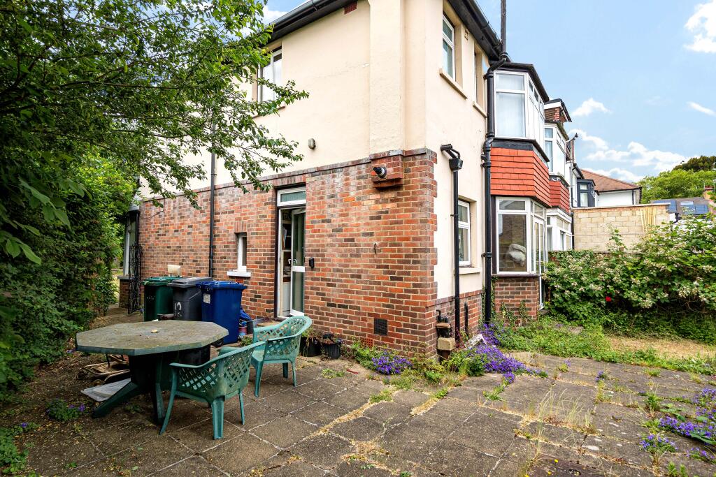 Raleigh Drive, Whetstone, London, Greater London, N20 photo 3