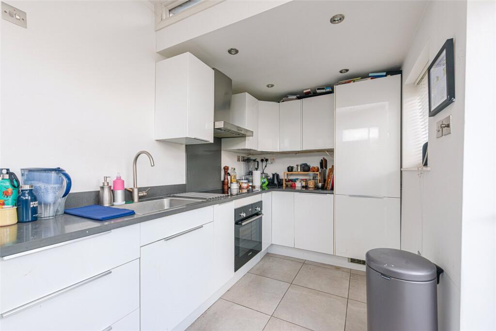 Apartment in London - View 5