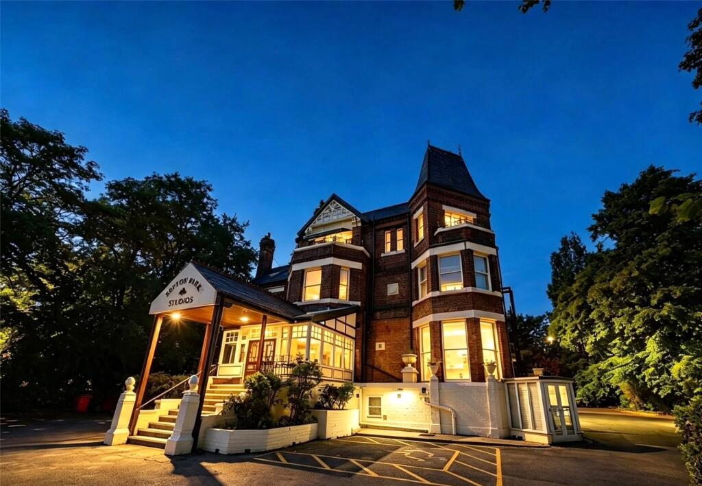 Studio flat on Croxteth Drive, Liverpool, Merseyside, L17, £867/mo