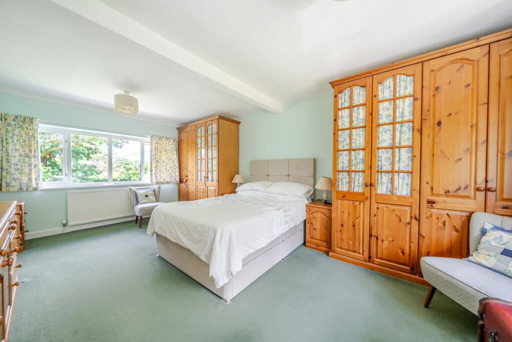 House in Waverley, Cranleigh - More