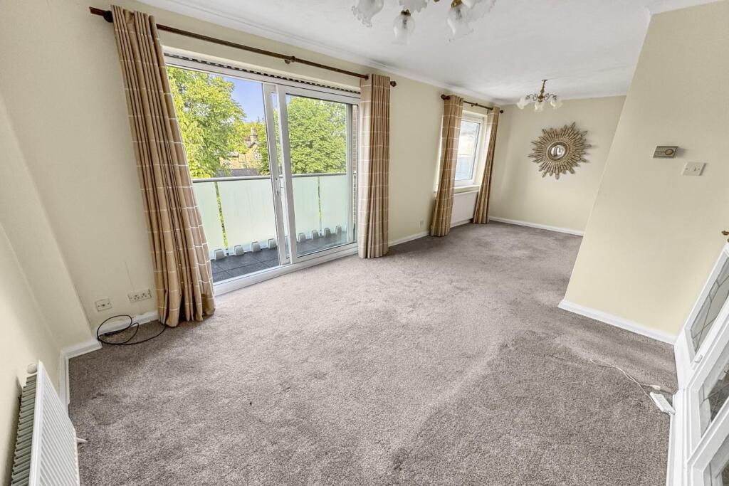 Apartment in Leeds, Park Villas, Roundhay - View 2