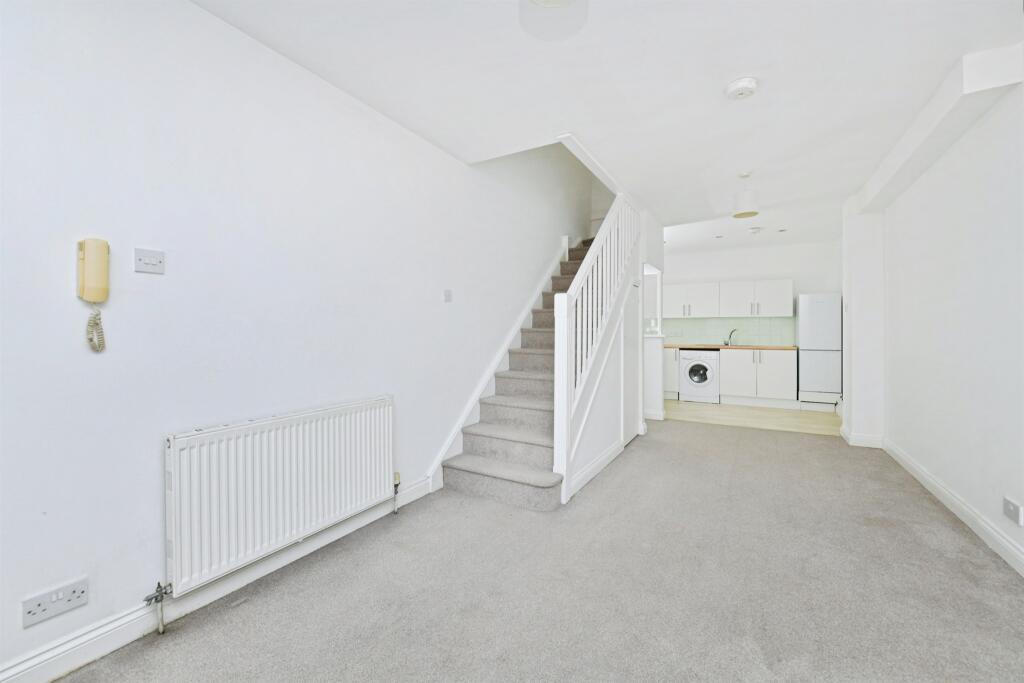 7, St. Lawrence Mews photo 3