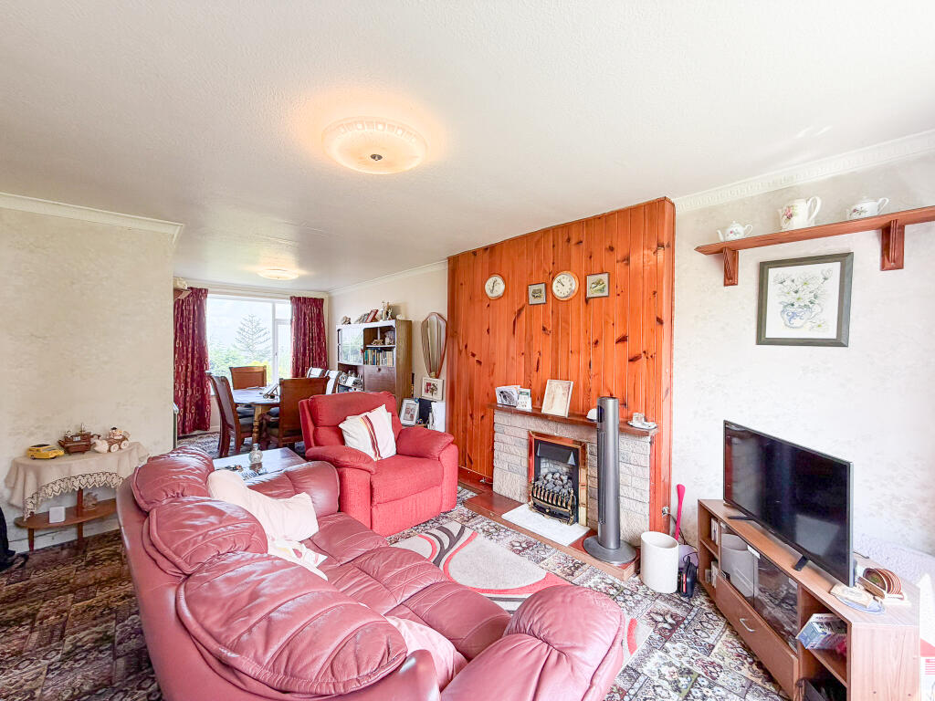Salisbury Drive, Dukinfield photo 4