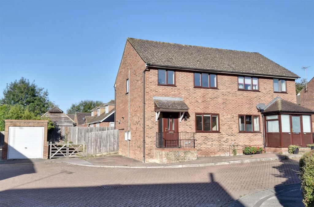 3-bed semi-detached on Henley Fields, St. Michaels, £355,000