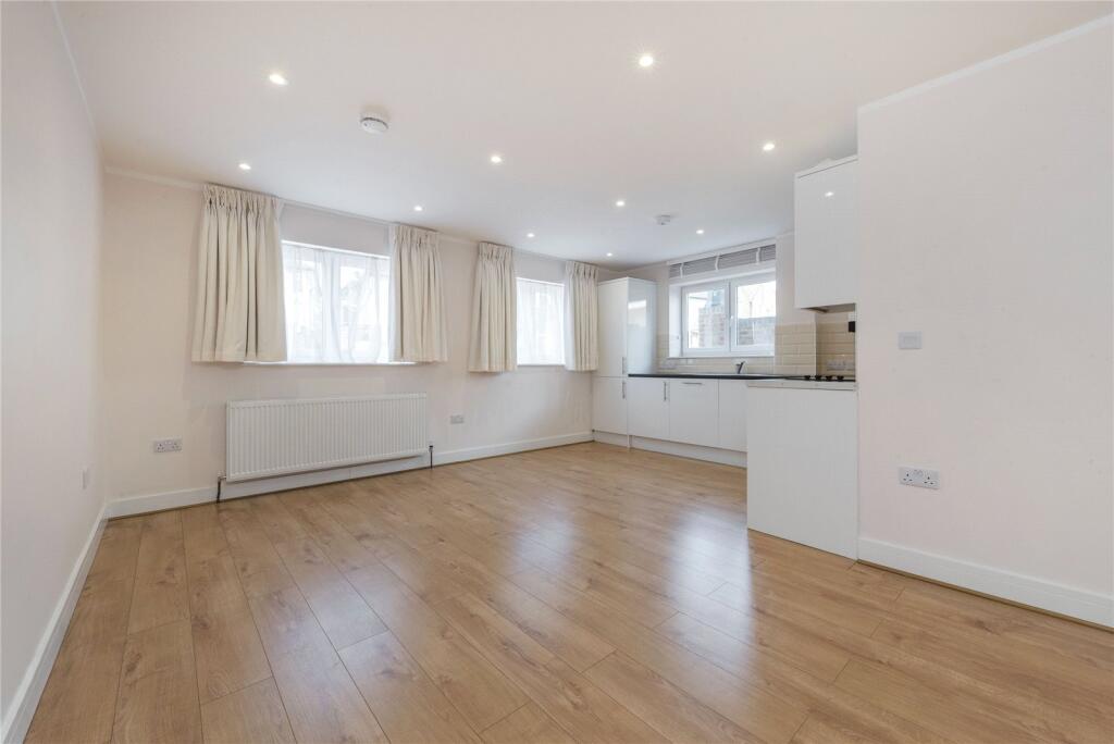 Apartment in London, Hatch End - View 3