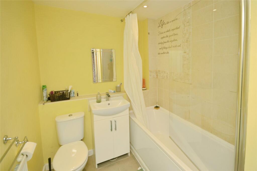 Apartment in Wolverhampton, West Midlands - View 4