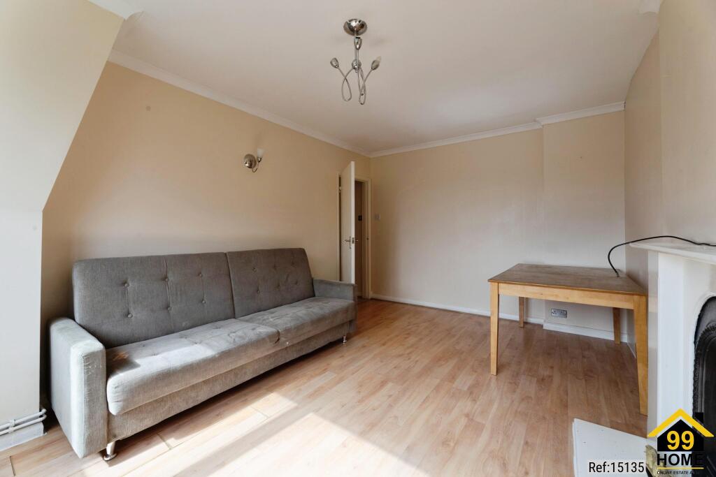 Apartment in Romford - View 3