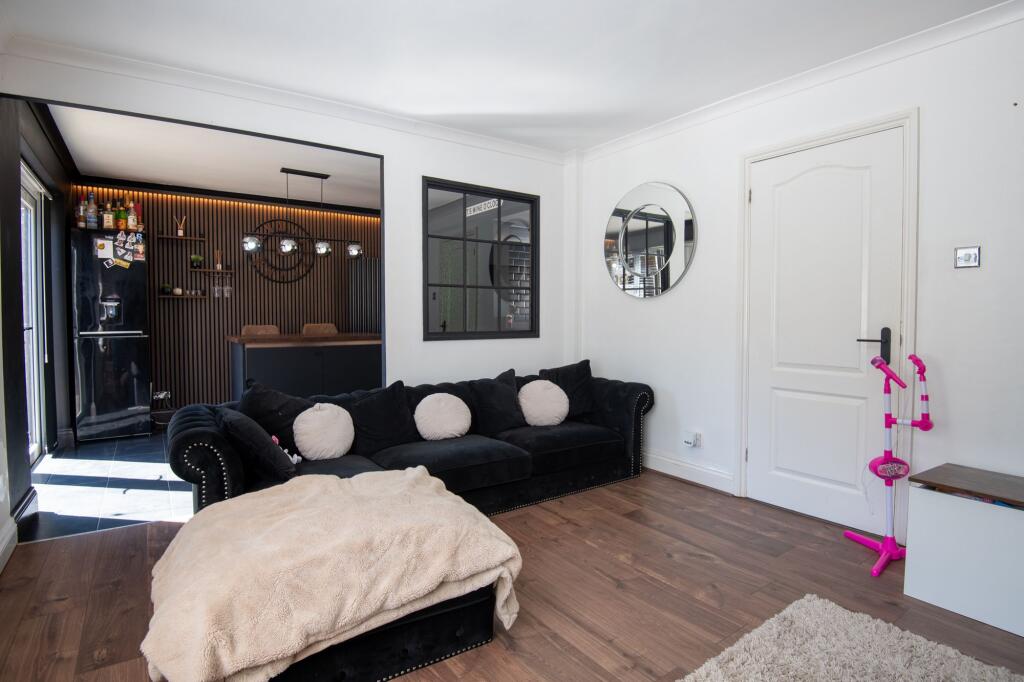 House in Wellingborough, Glenvale Park - View 4