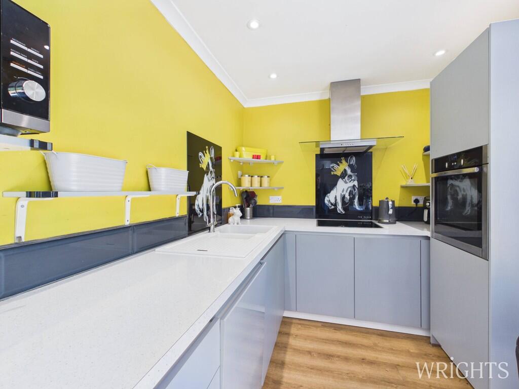 House in Welwyn Hatfield, Hall Grove - More