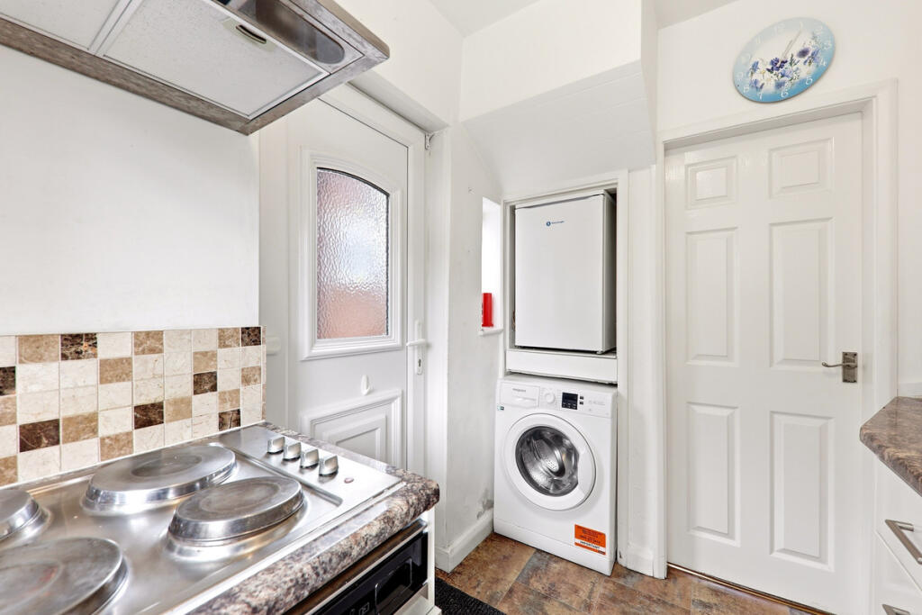 House in Leeds, Hillfoot, Stanningley - More