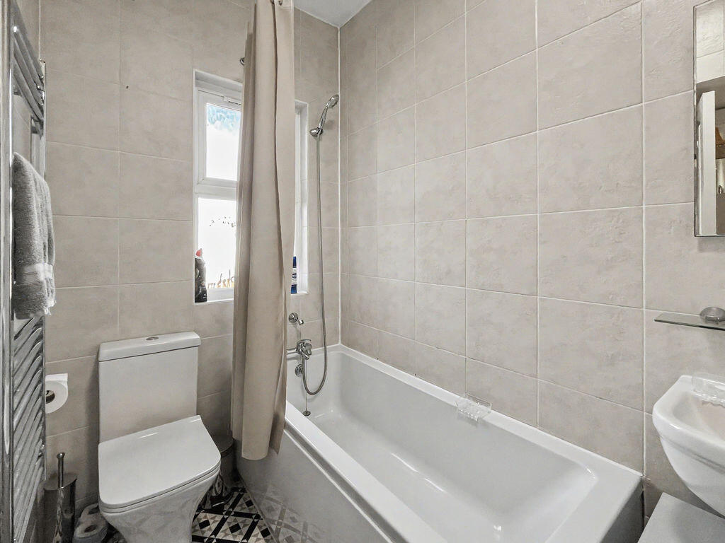 Apartment in Hemel Hempstead - View 5