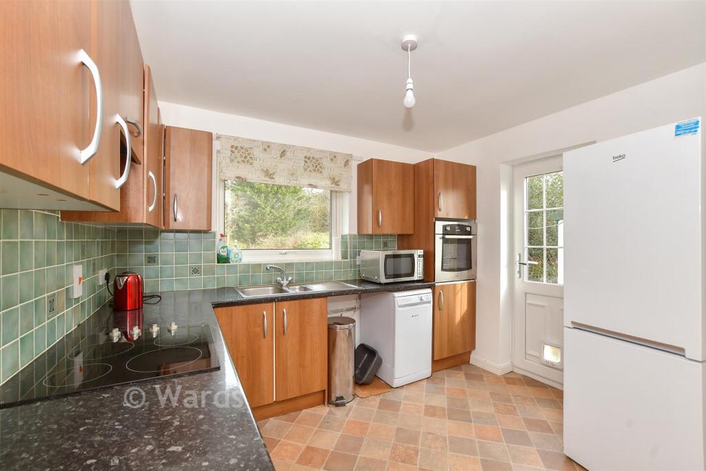 Iden Crescent, Staplehurst, Tonbridge, Kent photo 2
