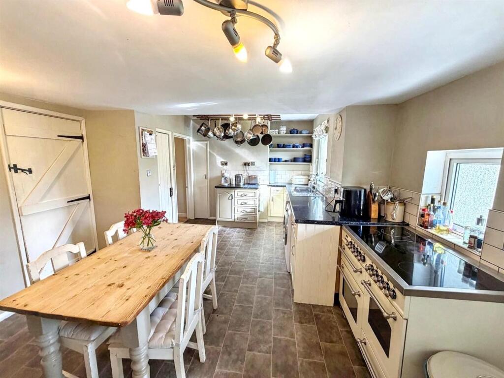 House in Bradford - View 4