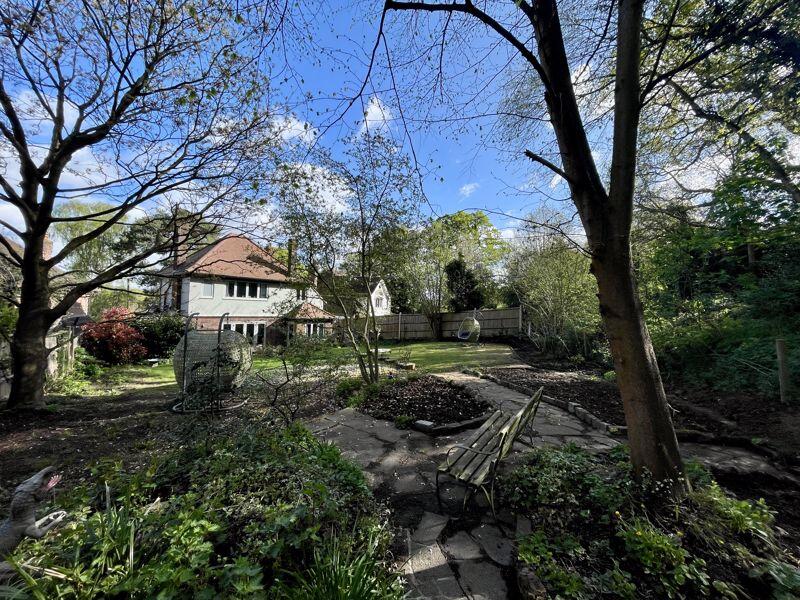 Hinchley Close, Esher image 4