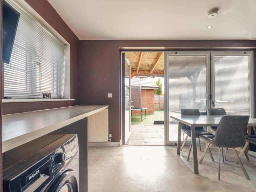 House in North Tyneside, Cygnet Park, Killingworth - More
