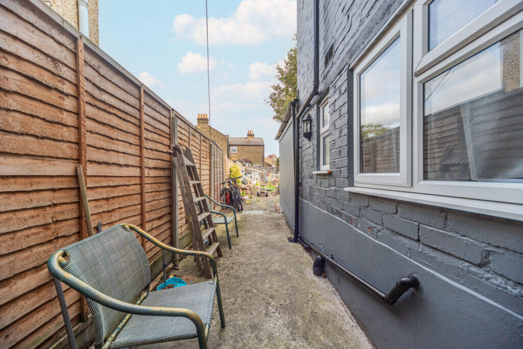 Apartment in London - View 5
