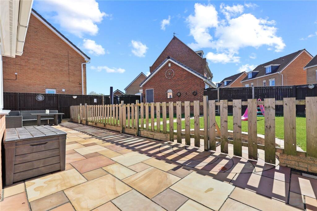 House in Middlesbrough, Lingfield Park, Coulby Newham - More
