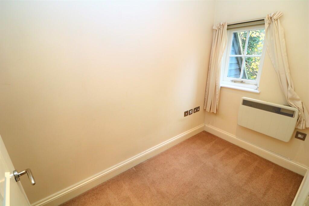 Apartment in Redhill - View 5