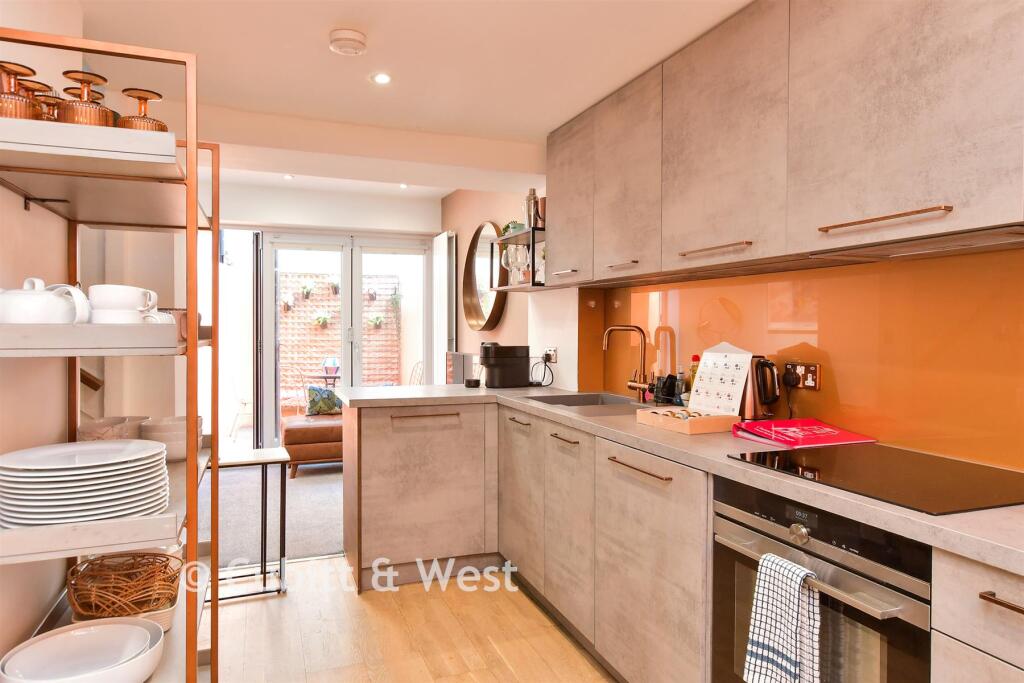 House in Brighton - View 5