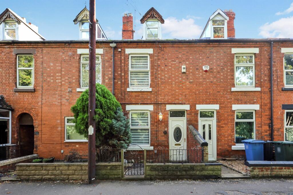 2-bed terraced on Newcastle Avenue, Worksop, £135,000