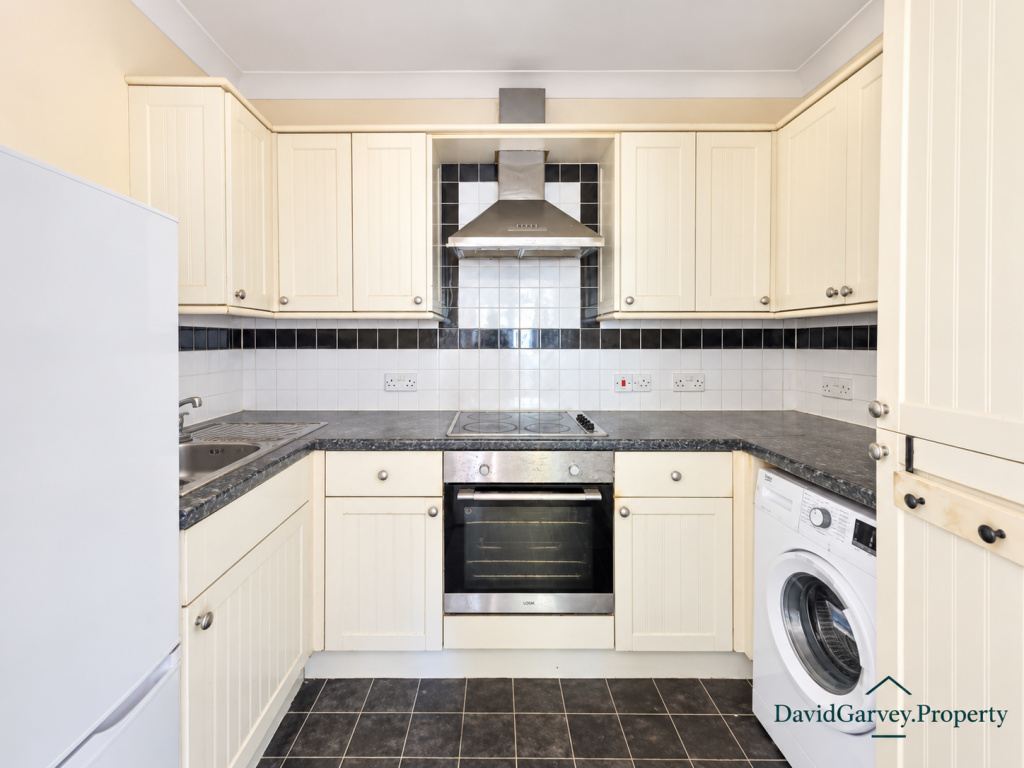 Apartment in Romford - View 3