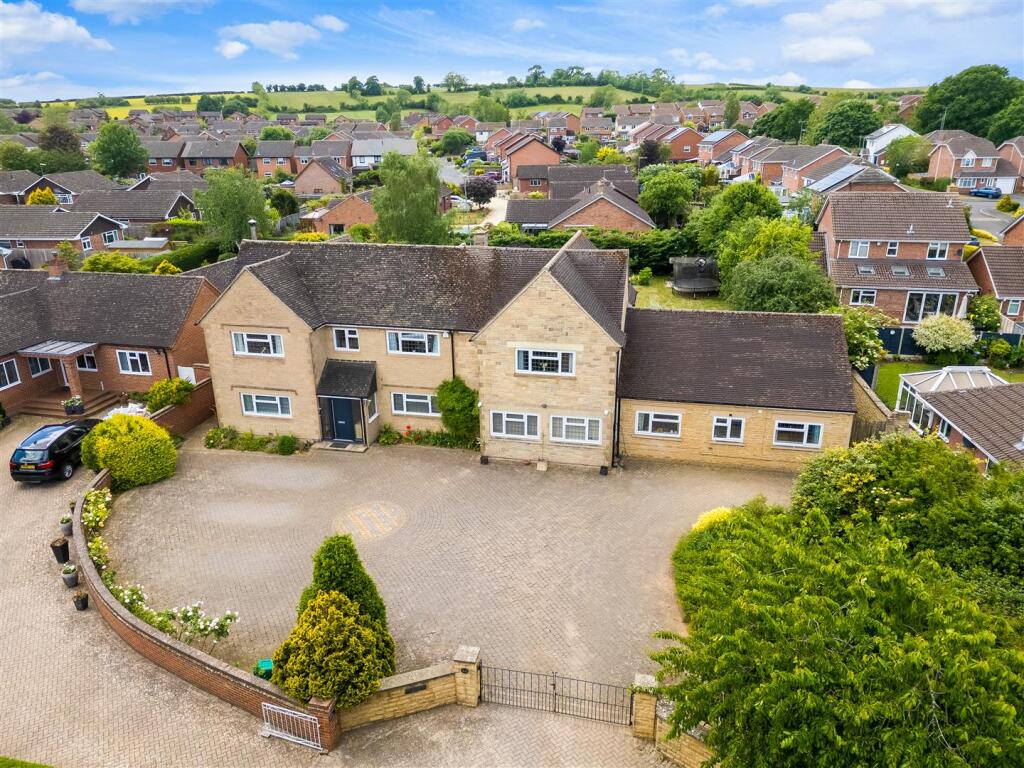 7-bed detached on Green Lane, Shipston-on-Stour, £1,200,000