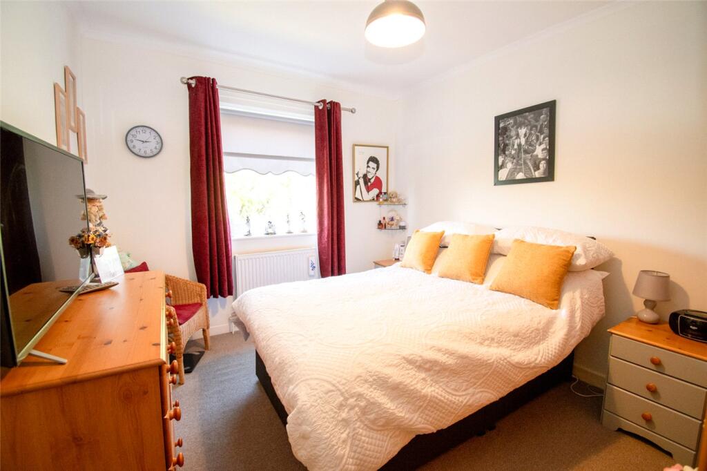 Apartment in Wirral, Liverpool City Region - View 4