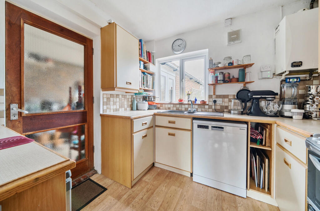 Farncombe Hill, Godalming, Surrey, GU7 photo 2