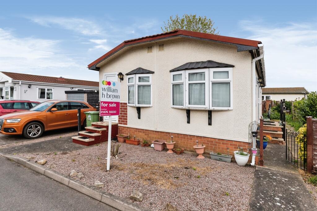 2-bed caravan on Allington Gardens, Allington, Grantham, £80,000