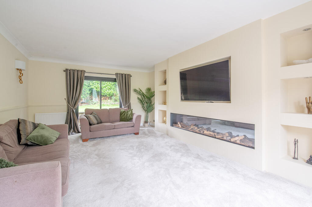 House in Bradford, Bingley - More