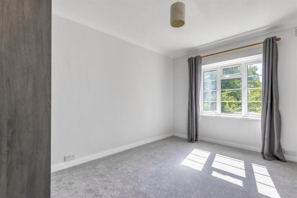 Apartment in Kingston upon Thames - View 5