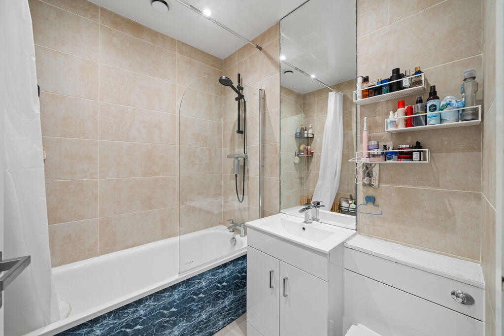 Apartment in Bromley - View 5