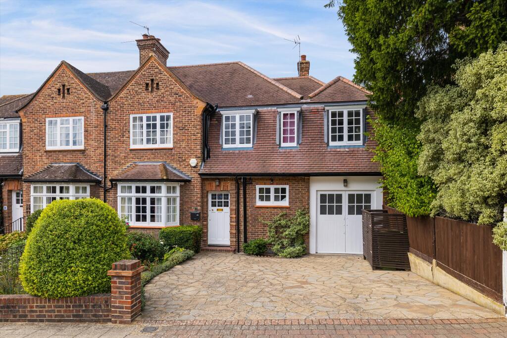 Main image of property: Gilkes Crescent, London SE21