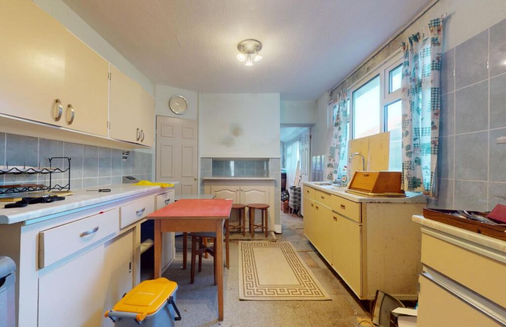 107 Bayford Road, Littlehampton, West Sussex, BN17 5HW photo 2