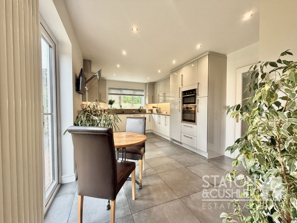 House in Mansfield, Nottinghamshire - View 2